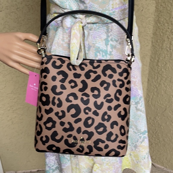 Kate Spade darcy graphic leopard small bucket - Picture 11 of 16